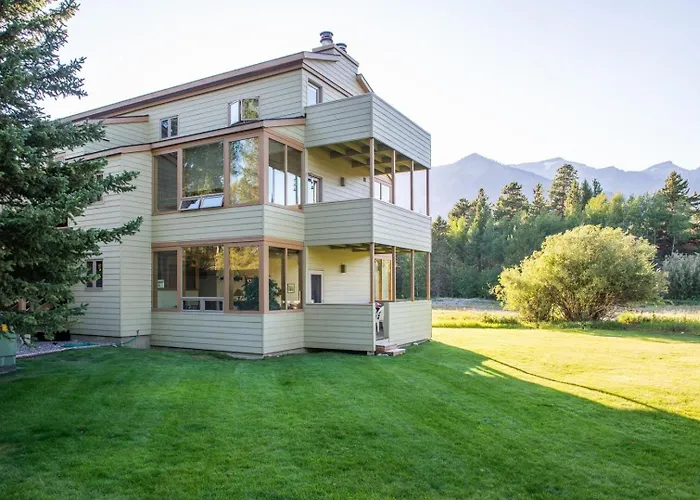 Rmr: Lupine 1914 In The Aspenswilsonwy Apartment *